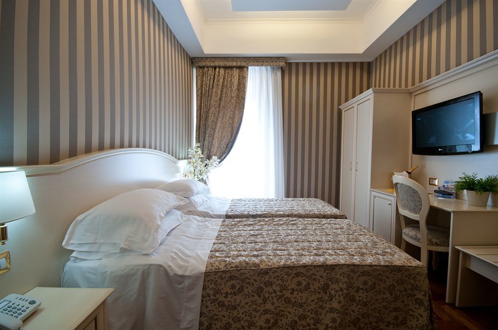 רומא Trevi 41 Hotel מראה חיצוני תמונה