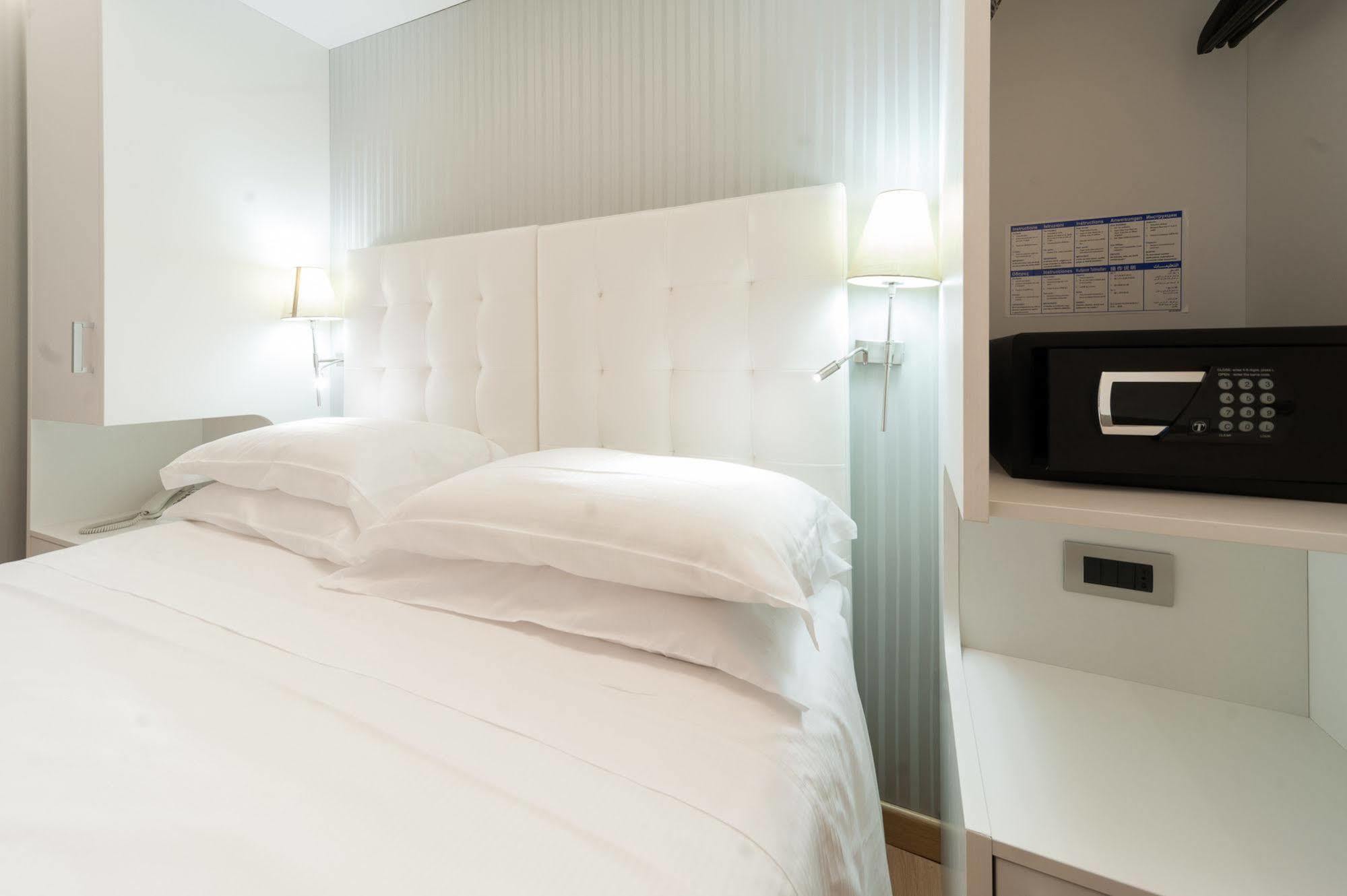 רומא Trevi 41 Hotel מראה חיצוני תמונה