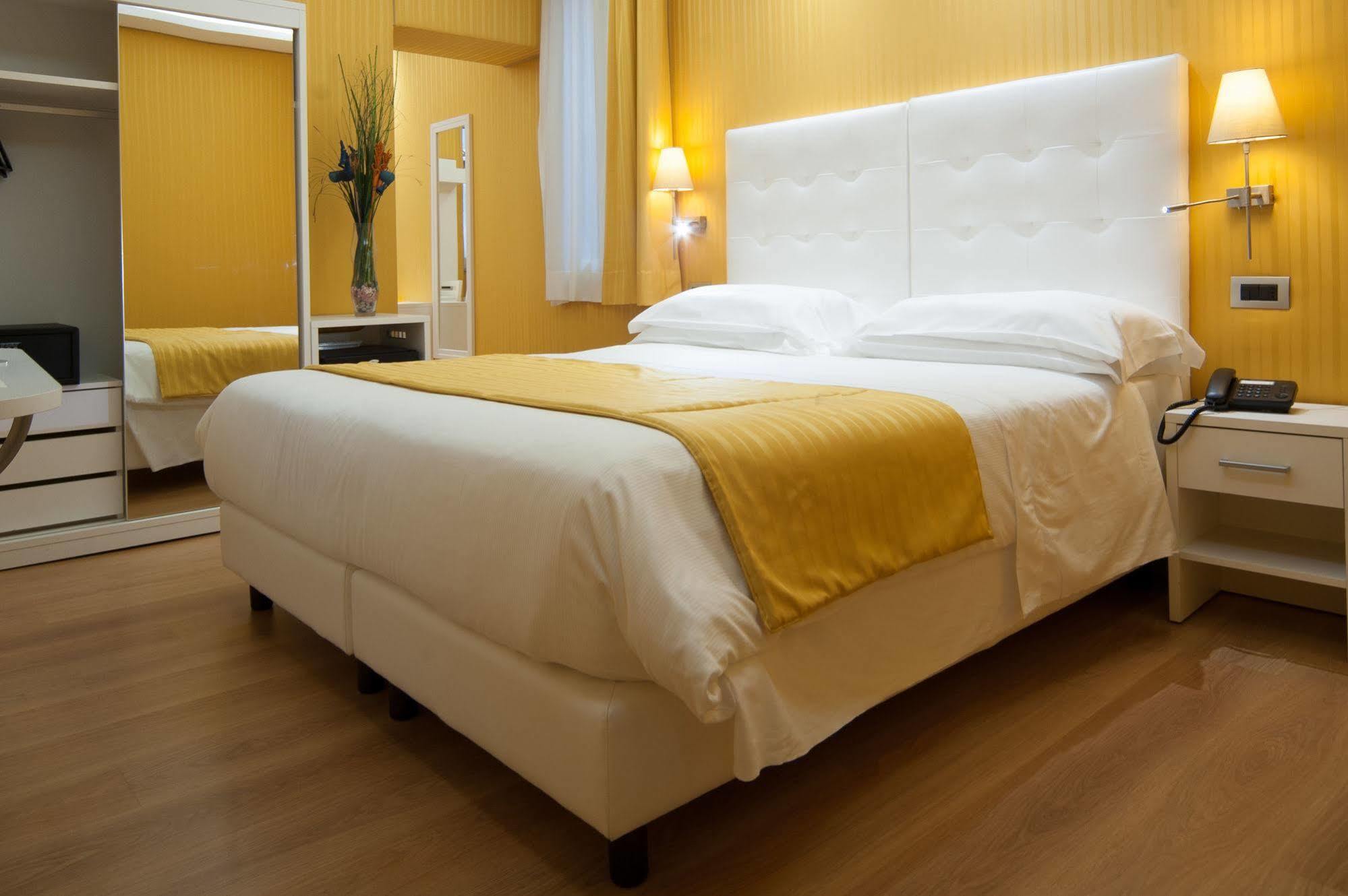 רומא Trevi 41 Hotel מראה חיצוני תמונה